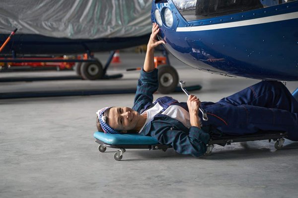 What are the essential maintenance checks for a Ducati Panigale V4 before a track day?